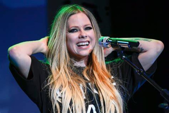 Rapper Mod Sun Got Avril Lavigne&rsquo;s Name Tattooed on His Neck Following
