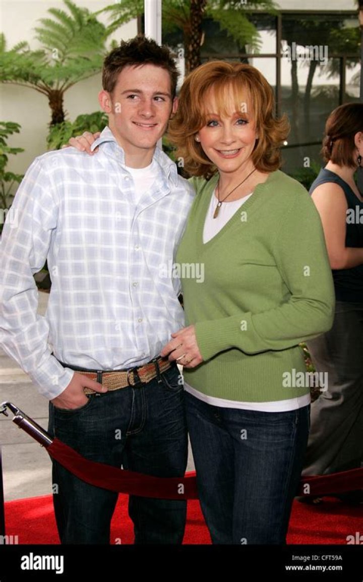 Reba McEntire’s Kids & Family 5 Fast Facts You Need to Know