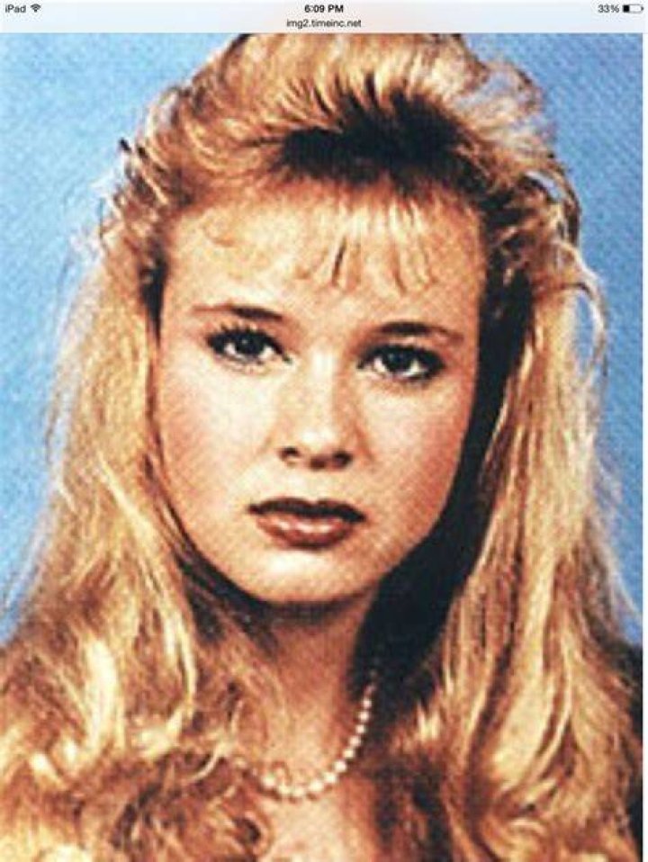 Renee Zellweger Celebrity yearbook photos, Young celebrities, Celebrities