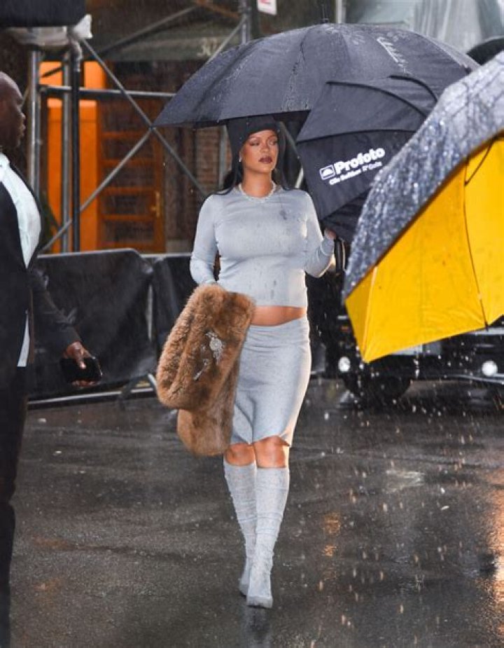 Rihanna Reveals How Far Along She&rsquo;s In Her Pregnancy! Endless