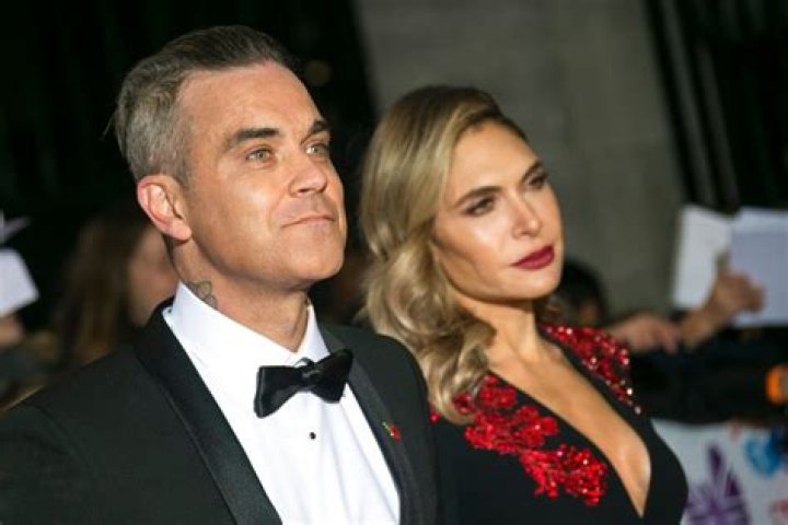 Robbie Williams Brings Many Smiles To Tel Aviv With Surprise Street