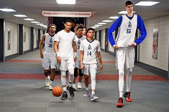 Robert Bobroczky Robert, Basketball players, Fair complexion