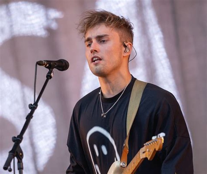 Sam Fender Bio, Age, Parents, Siblings, Wife, Children, Net Worth