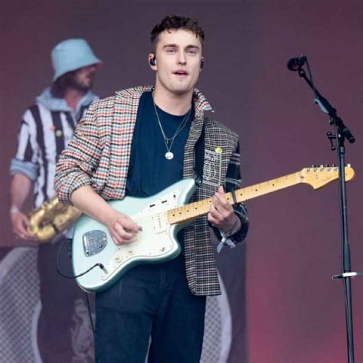 Sam Fender Girlfriend Who Is Hannah Dodd? Height, Family, Net Worth