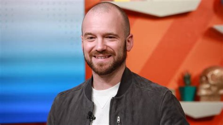 Sean Evans Net Worth 2021 Girlfriend (Natasha Martinez), Hot Ones, Biography Famous People Today