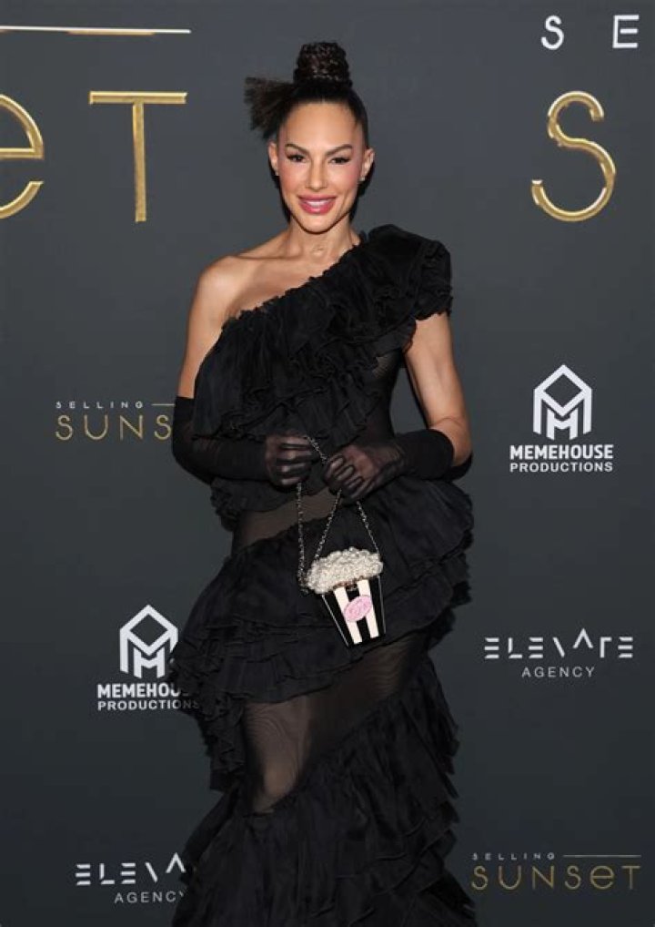 Selling Sunset star Amanza Smith granted sole legal custody of her two children Daily Mail Online