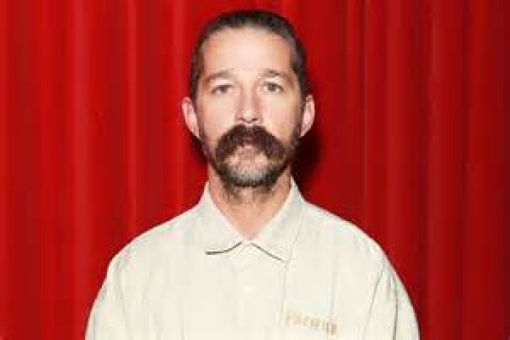 Shia LaBeouf zum Katholizismus &uuml;bergetreten Wird er Diakon?