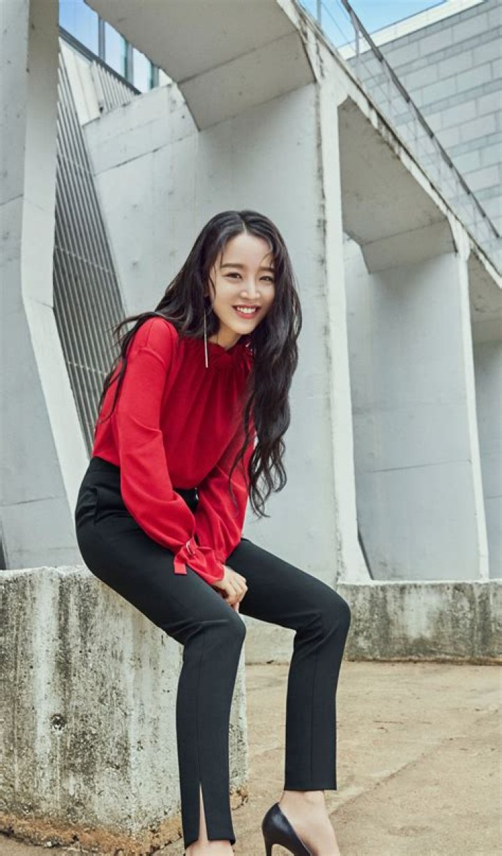 Shin Hye Sun Photoshoot for it MICHAA F/W 2018 • CelebMafia