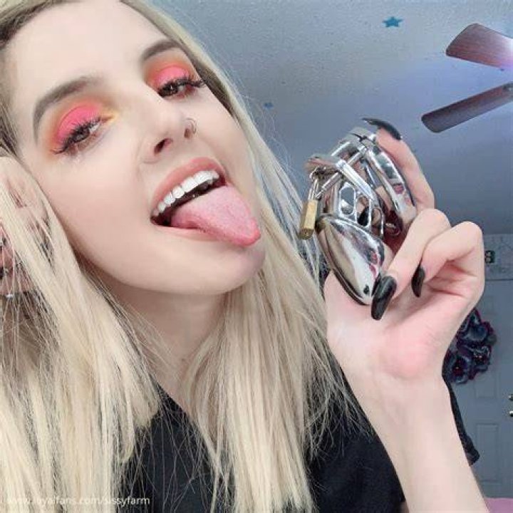 Sierrasky&rsquo;s Official Social Fan Page LoyalFans