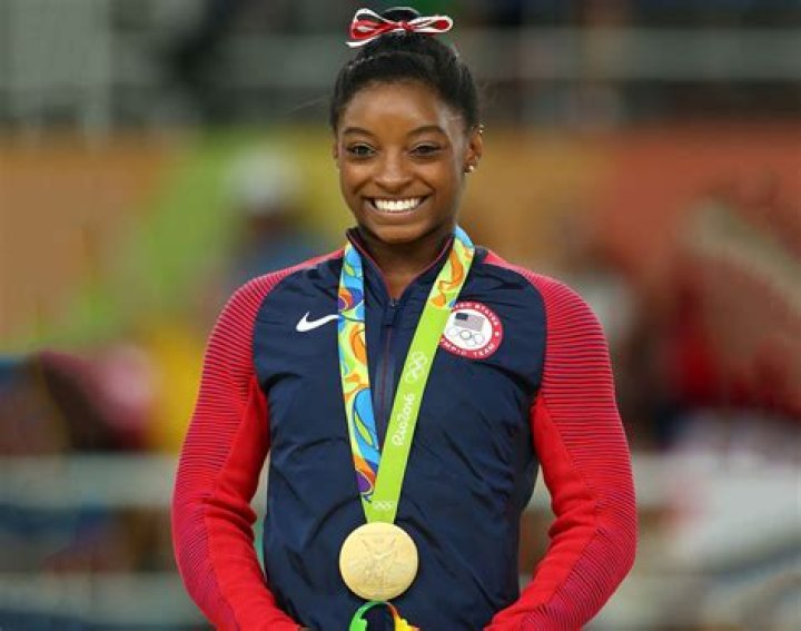 Simone Biles & Shaq Win the 2017 Super Bowl With One Photo E! Online AU