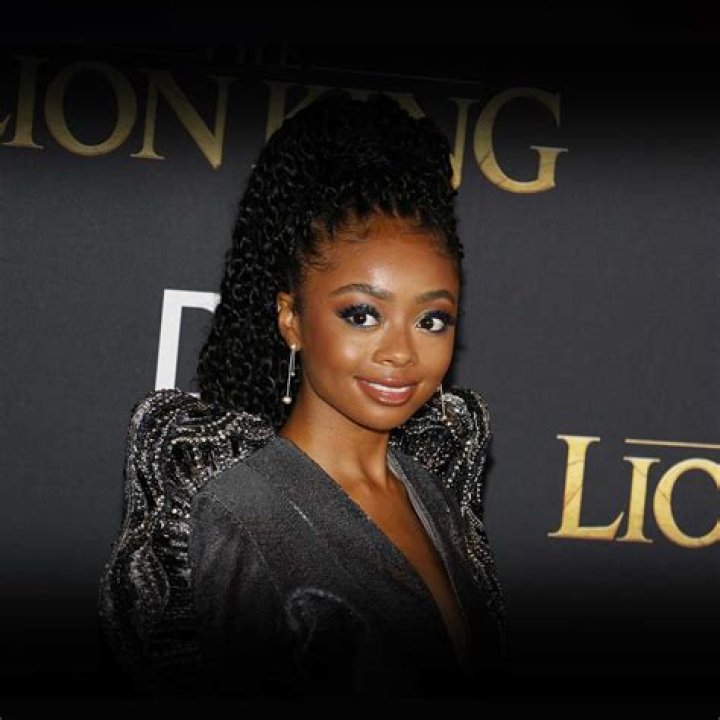 Skai Jackson Scrolller