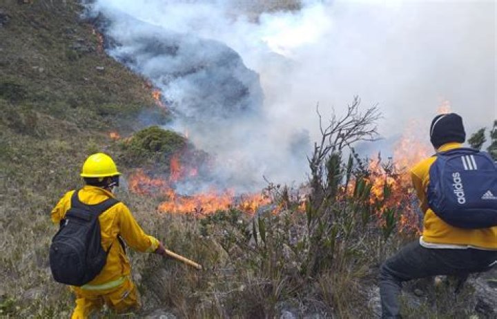 Sobreviviente de los incendios de Maui "Es apocal&iacute;ptico" CNN Video