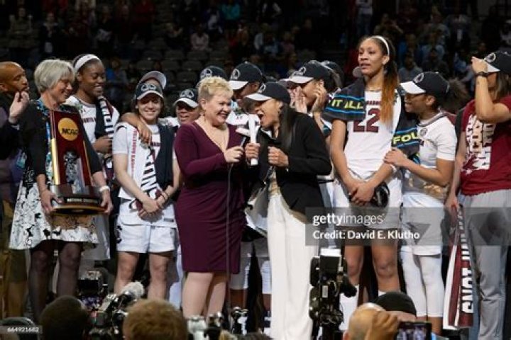 South Carolina coach Dawn Staley earns Billie Jean King Leadership