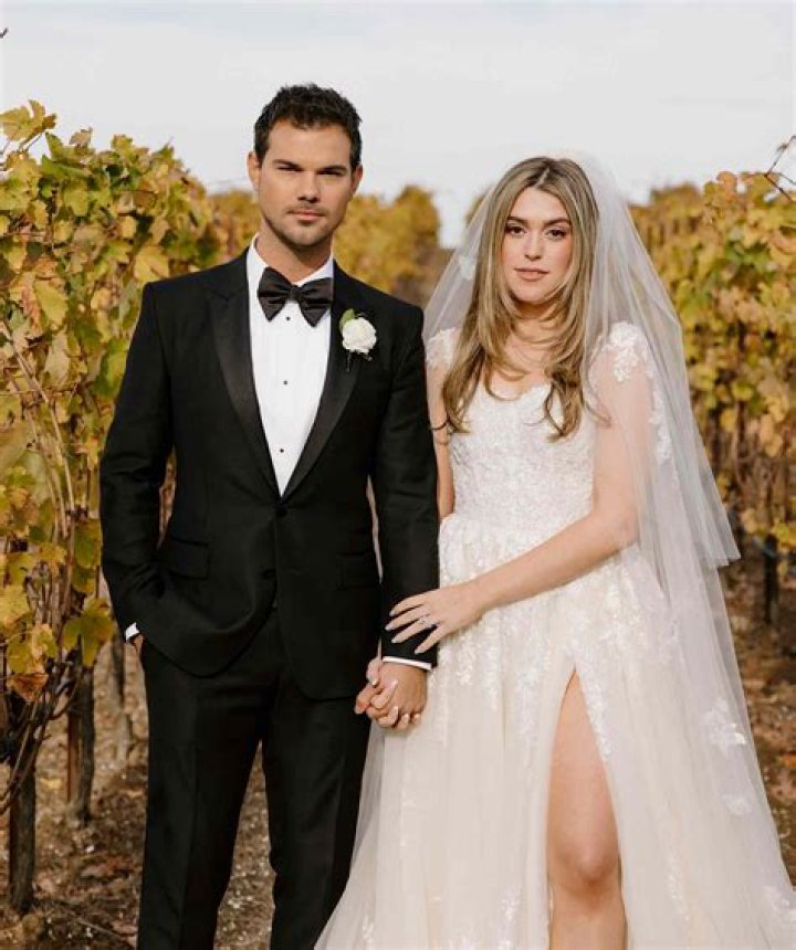 Taylor Lautner Taylor Lautner Photo (22690823) Fanpop