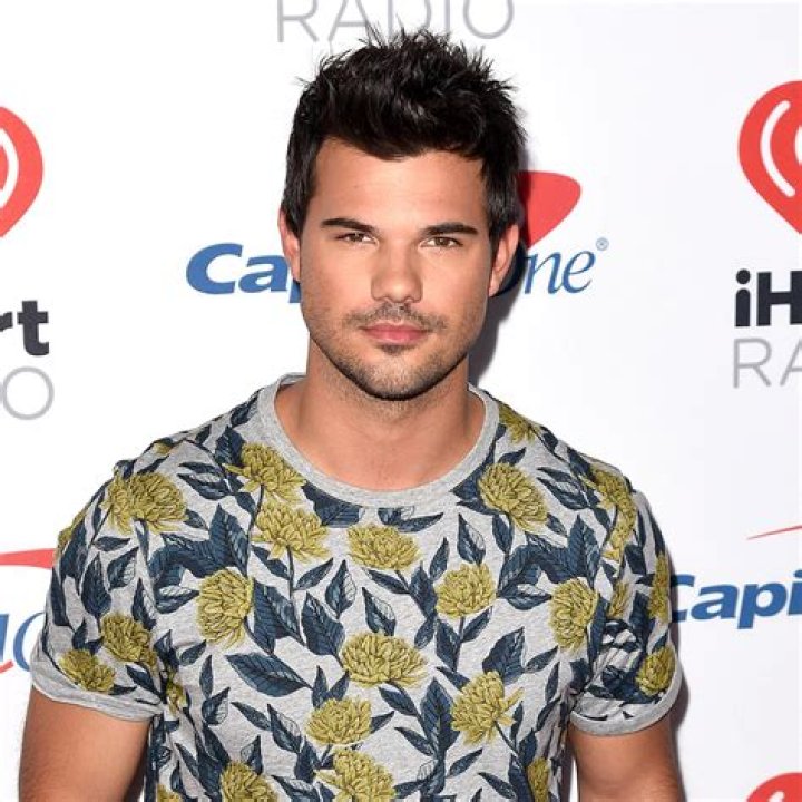 Taylor Lautner Was Scared to Leave His House After Twilight Success