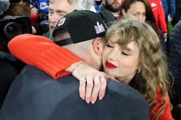 Taylor Swift Celebrates Parents 36th Marriage Anniversary “Life without