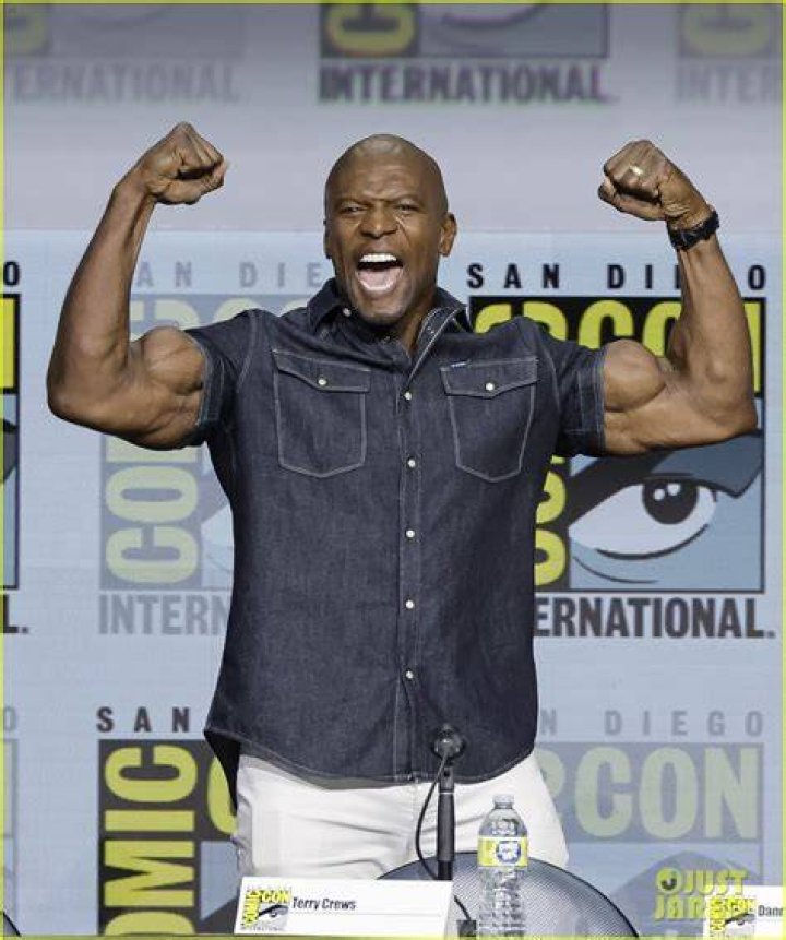 Terry Crews Rips His Shirt Off During 'Tales Of The Walking Dead' Panel