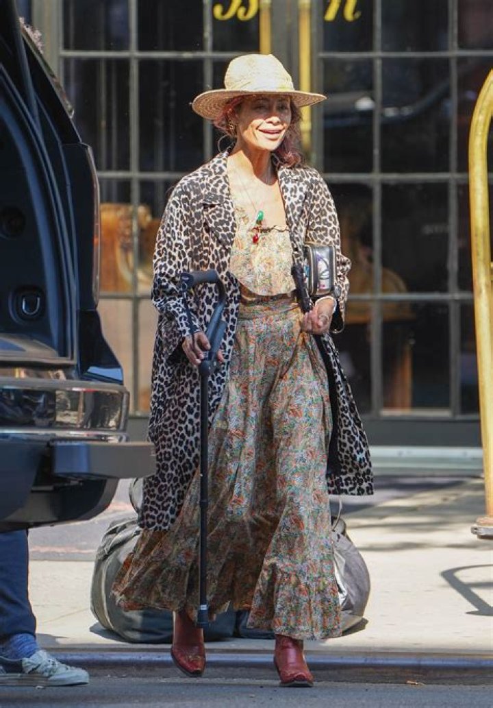 Thandiwe Newton, new beau 'lowkey' on romantic shopping trip