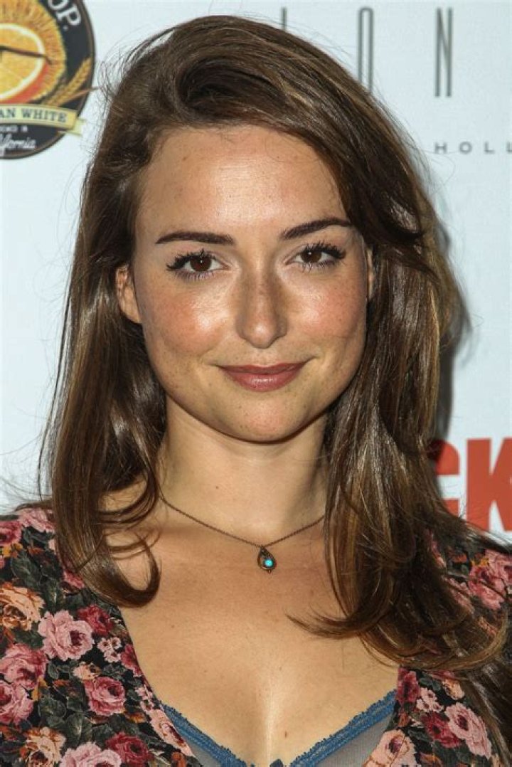 The Hottest Milana Vayntrub Photos Will Drive You Crazy 12thBlog