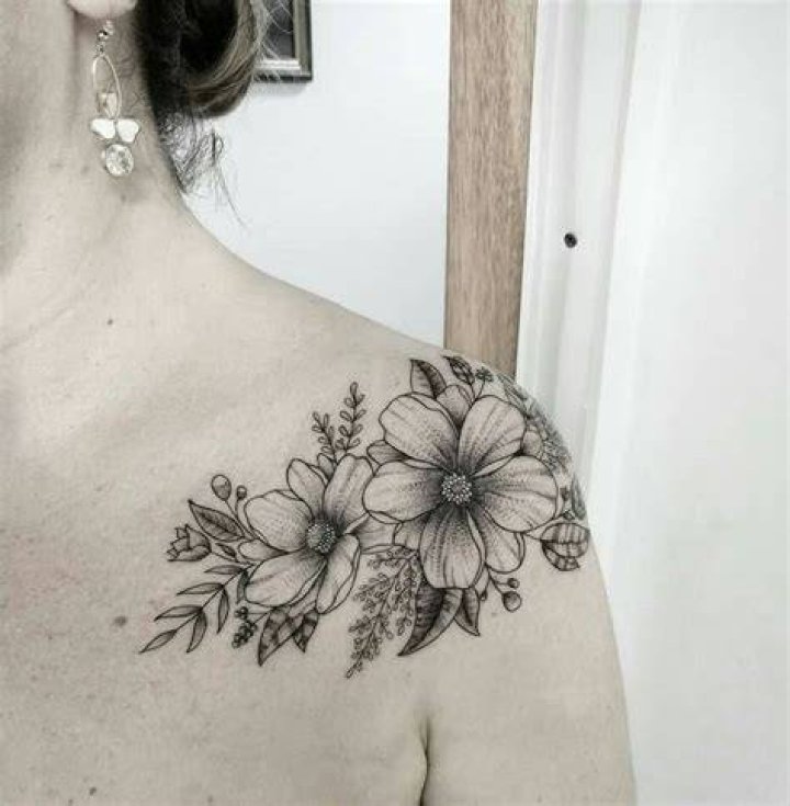 The Sexy Beauty of Shoulder and Back Tattoos! There Must be no Mistake in Choosing These