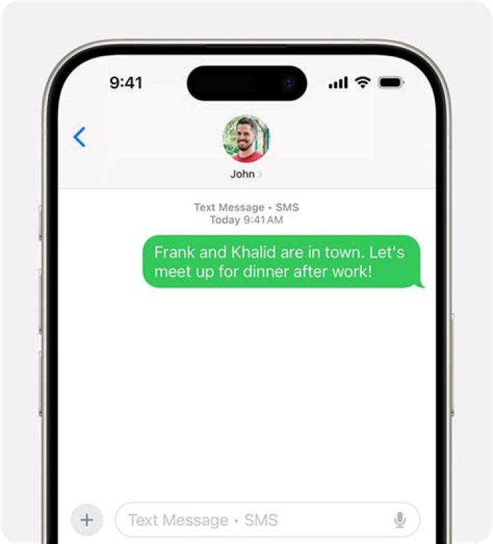the text message is in spanish and english, with hearts floating above it to spell out what