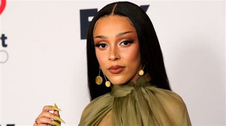 TIL American Rapper Doja Cat Spent 4 Years In A Hindu Ashram & Trained