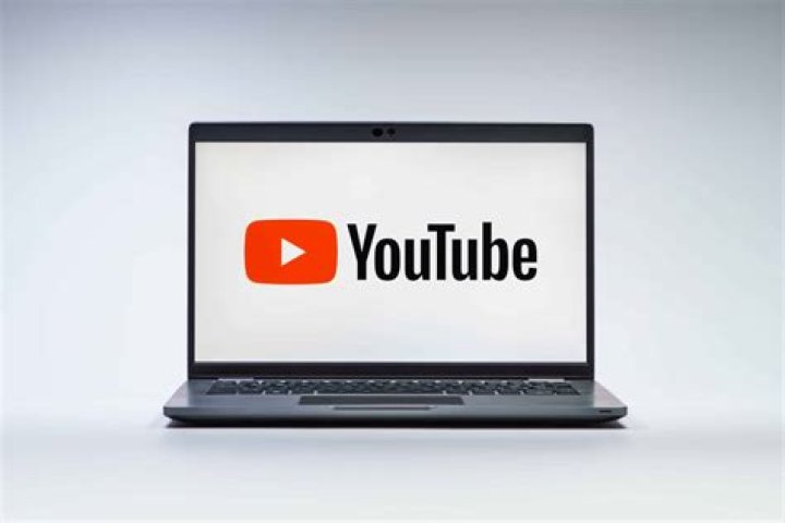 tocando puano YouTube