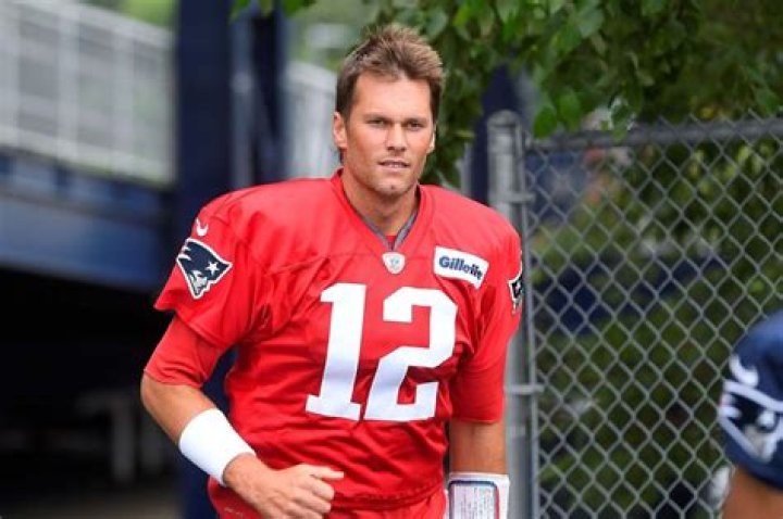 Tom Brady Shows Off His 7 Super Bowl Rings