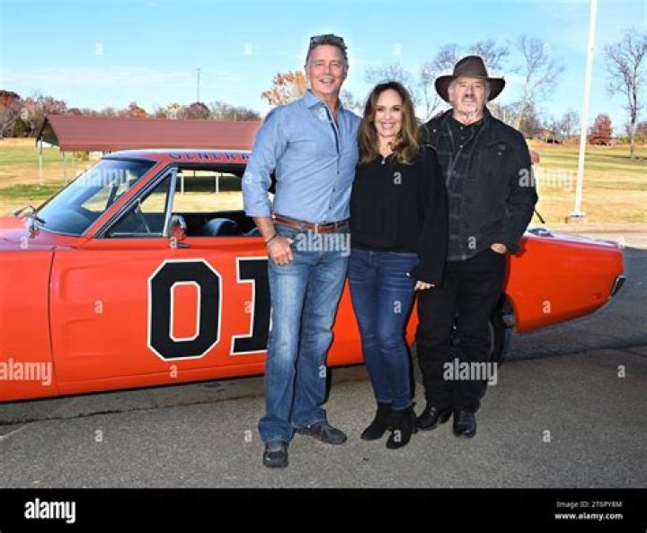 TOM WOLPAT JOHN SCHNEIDER CATHERINE BACH BOOKE DUKES OF HAZZARD PHOTO