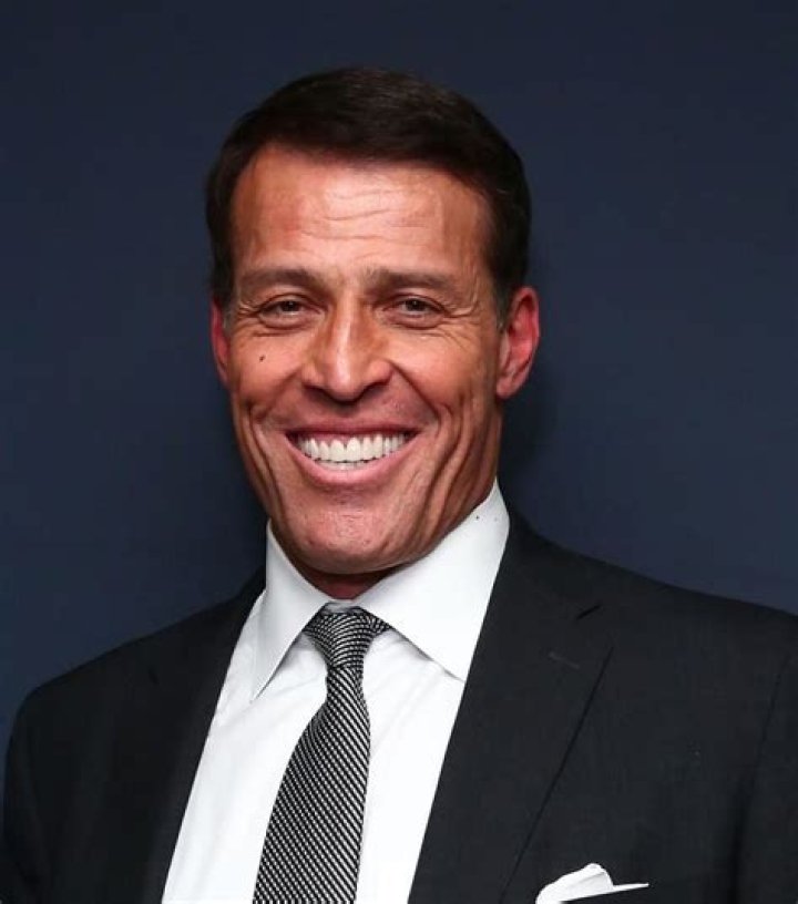 TONY ROBBINS NET WORTH 2022 BIO, EARLY LIFE, TONY ROBBINS EVENTS, FAMILY, WHERE HE MADE HIS