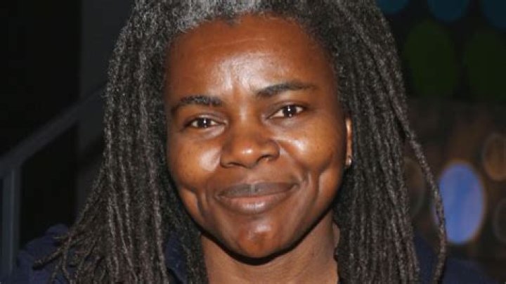 Tracy Chapman is first black writer to win CMA's song of the year BBC News