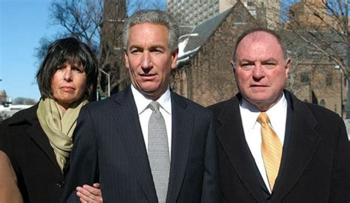 Trump Pardons Charles Kushner, Father of Soninlaw Jared Kushner U.S