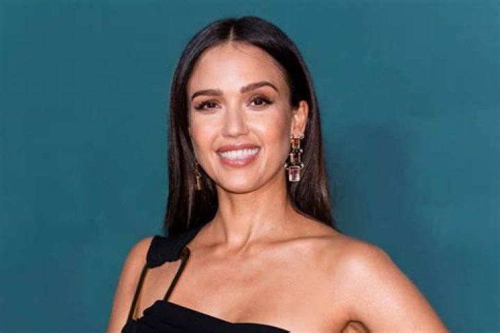 Try Jessica Alba's Gym Workout from Her Trainer