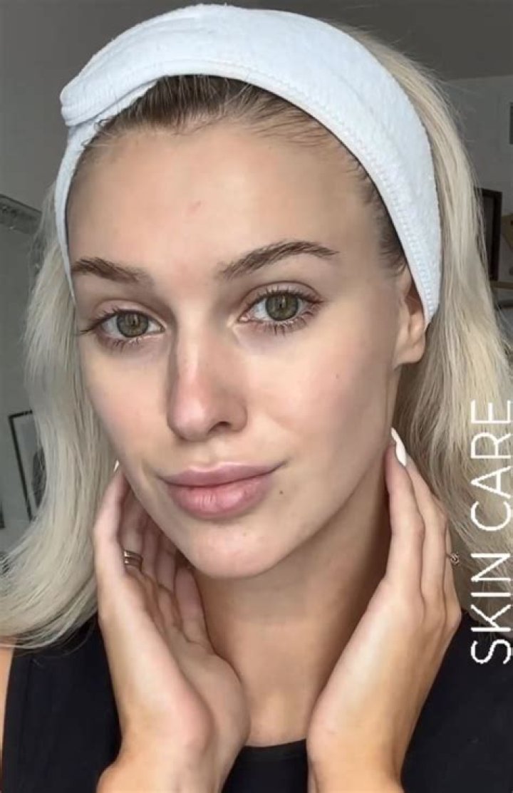 Veronika Rajek stuns in makeup free selfie as Tom Brady admirer is called 'natural beauty' by