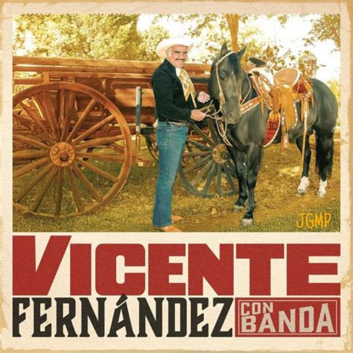 Vicente Fern&aacute;ndez Jr. presenta a su novia y a sus cu&ntilde;adas en bikini