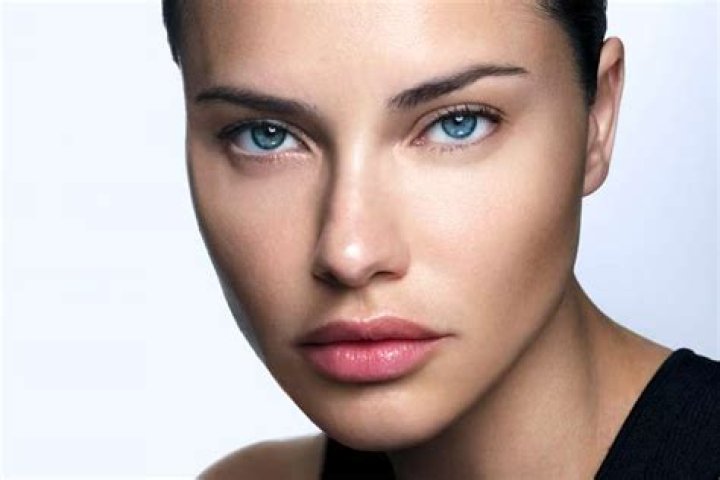 Vidéo Exclusif Adriana Lima et son mari Marko Jaric se rendent à la