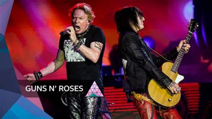 Watch Guns N&rsquo; Roses perform with Carrie Underwood in London