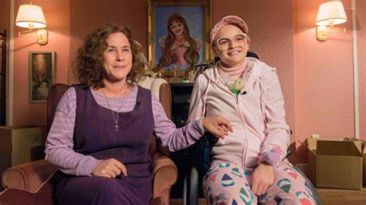Watch Joey King as Gypsy Rose Blanchard in Hulu's "The Act" First Trailer