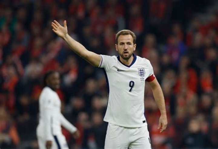 What is Harry Kane's net worth and how much does the Tottenham