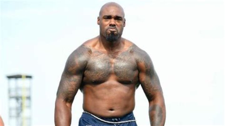 What is Tyron Smith networth, salary, contract, and brand endorsement?