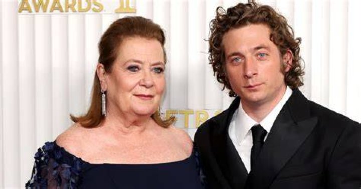 Who are Jeremy Allen White parents?