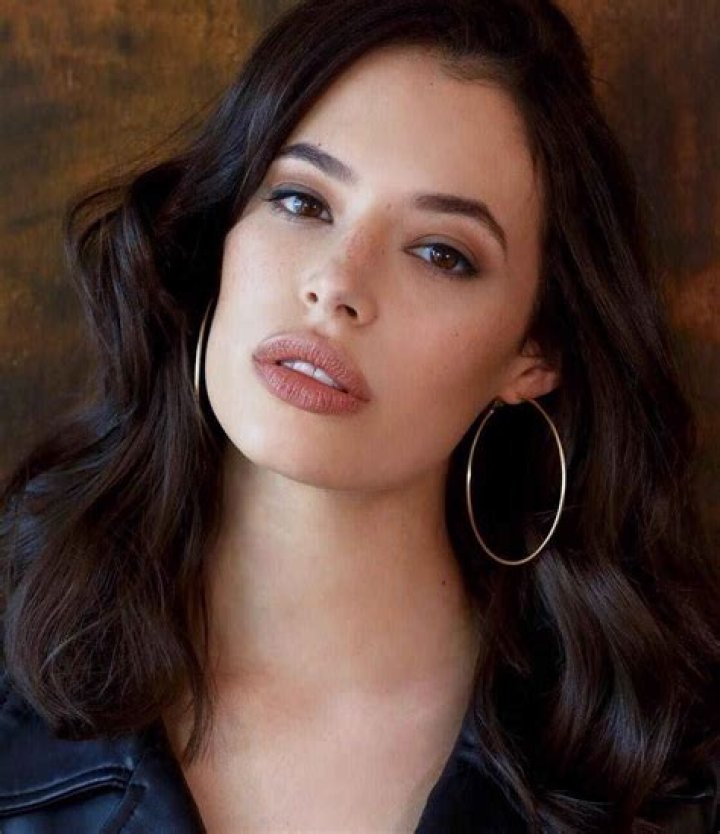 Who is Chloe Bridges? Bio, Facts, Age, Movies, Net worth 2024