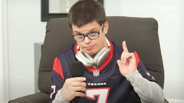 Who is Sketch? Viral Twitch streamer takes over the NFL Dexerto
