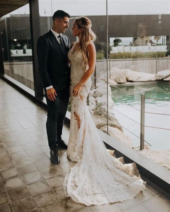 Who is Sofia Balbi? Biography of Luis Suarez's Stunning Wife Chia Sẻ
