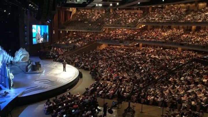 Willow Creek leadership summit goes on despite mass resignations