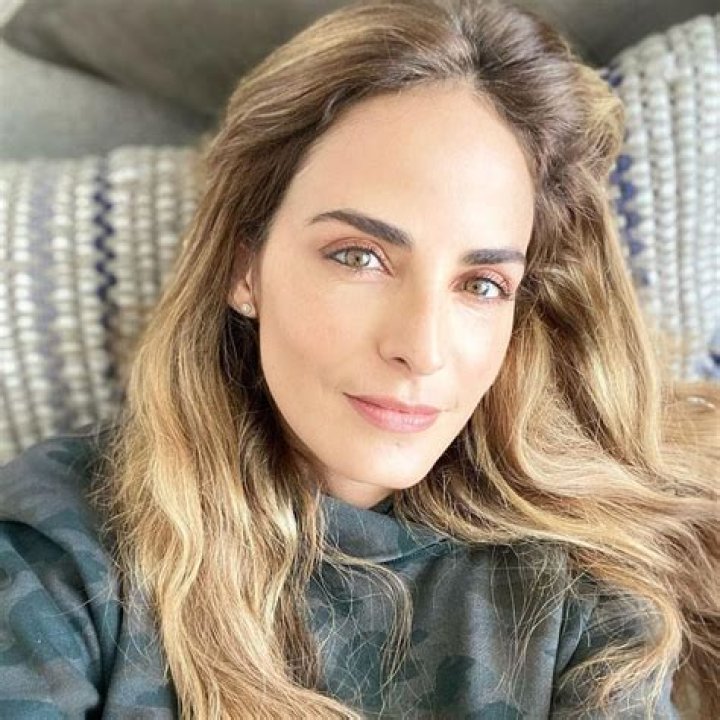Ximena Herrera en Instagram &ldquo;Mis pecas y yo sin filtros. 🦋 