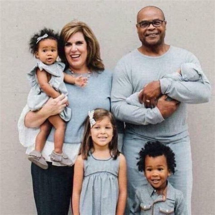 Yep, that is NFL Hall of Famer and Chicago Bears legend, Mike Singletary. Mike and his wife Kim