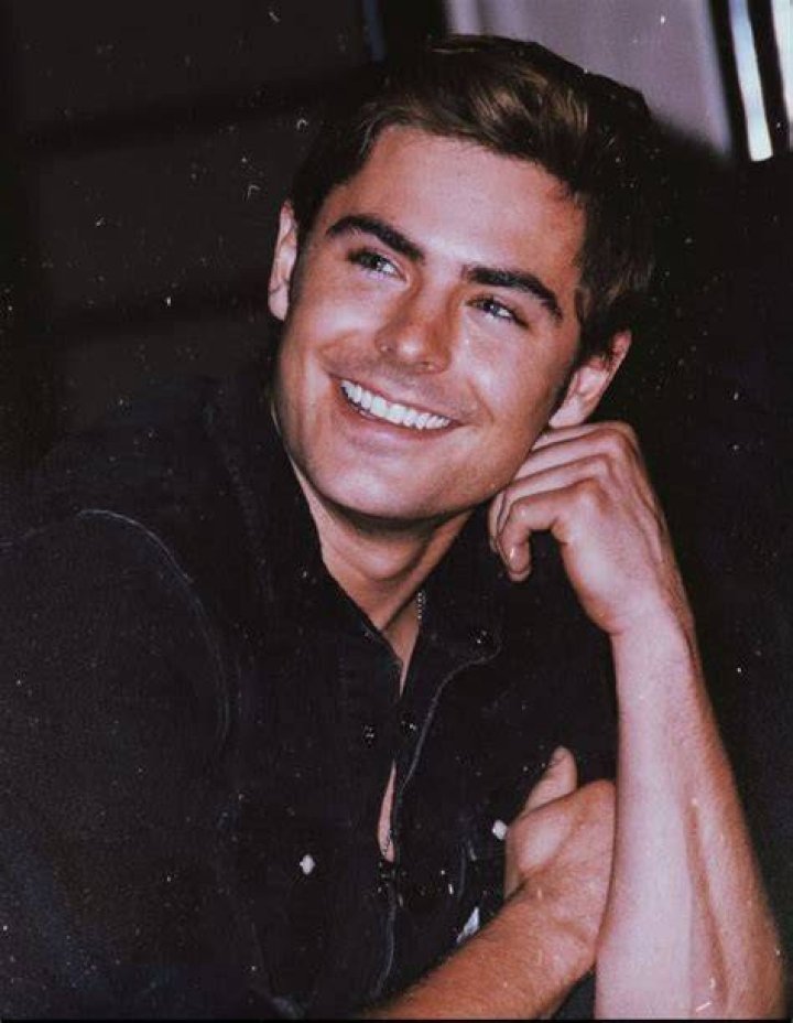 Zac Efron Holds Hands with Sami Miro in Hawaii Photo 819793 Photo