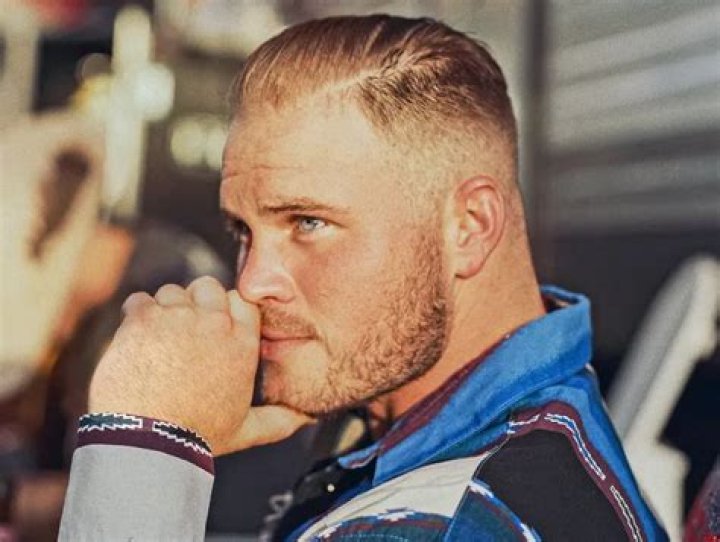 Zach Bryan Height, Weight, Age, Net Worth, Facts