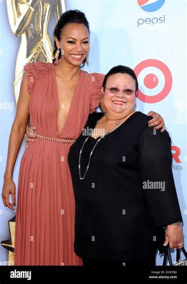 Zoe Saldana and her mother seen out with the twins in Vancouver 8/10/15